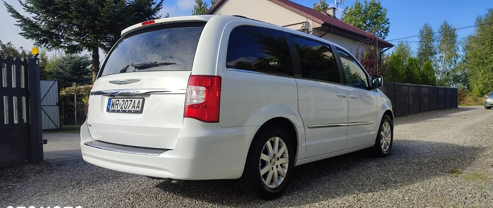 Chrysler Town &amp; Country cena 57900 przebieg: 265000, rok produkcji 2014 z Radom małe 172